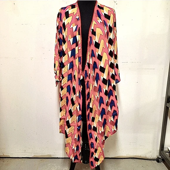 NEW! Curations Printed Topper/Cardigan - Picture 2 of 7